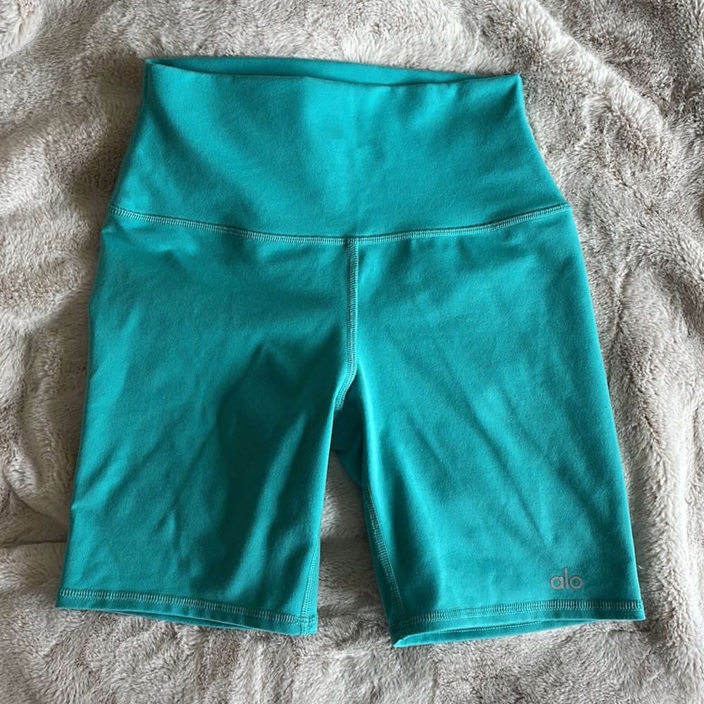 Alo yoga biker shorts size XS in teal